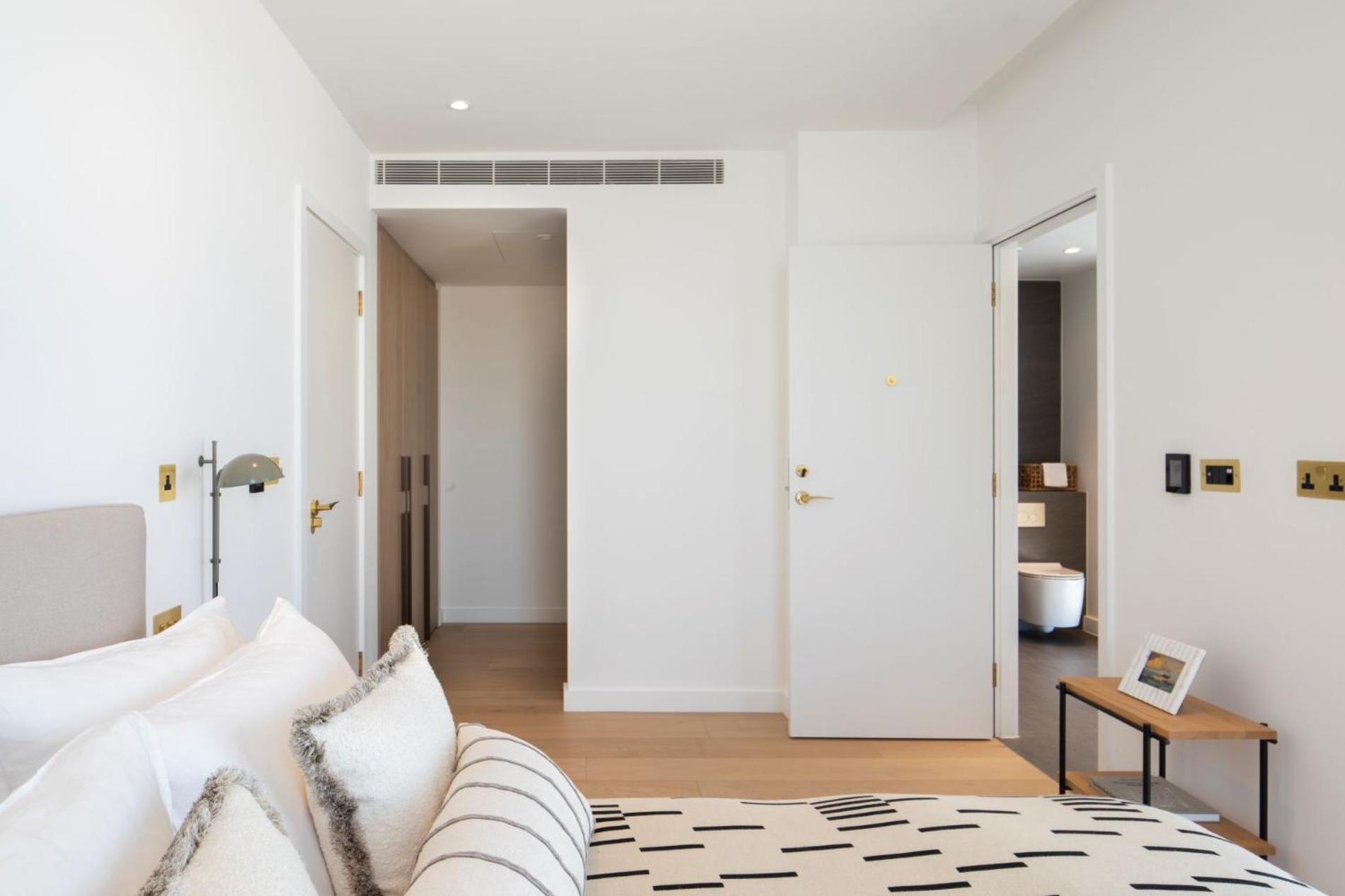 Modern In Kings Cross Apartment
